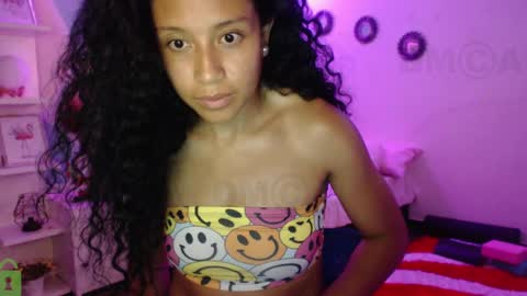 Snapshot of sophiia_dreams chatting on December 3, 2024, 2:25 am Sophia this is not my real name online show from December 3, 2024, 2:25 am