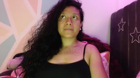 Snapshot of sophiia_dreams chatting on October 1, 2025, 12:05 am Sophia this is not my real name online show from October 1, 2025, 12:05 am