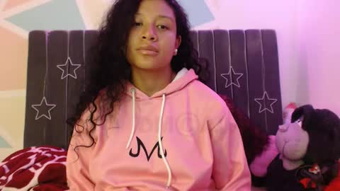 Snapshot of sophiia_dreams chatting on October 19, 2025, 12:00 am Sophia this is not my real name online show from October 19, 2025, 12:00 am