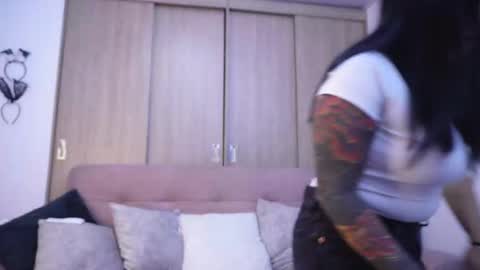 Sophiie online show from February 4, 2026, 3:34 am