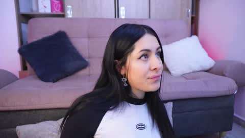 Sophiie online show from March 18, 2026, 4:15 am