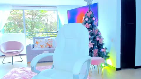 Snapshot of sophijonnes chatting on December 12, 2024, 4:10 pm YULITZA online show from December 12, 2024, 4:10 pm