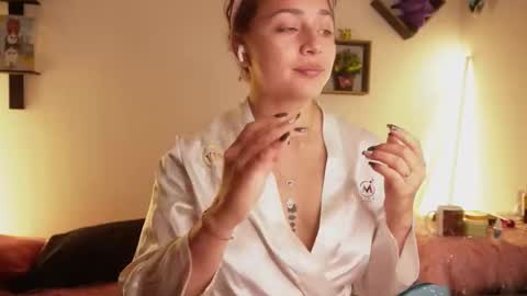 SOPHY ROGERS online show from November 1, 2025, 11:56 am