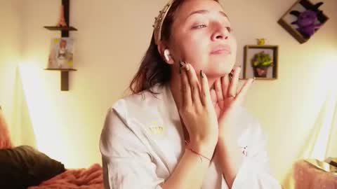 SOPHY ROGERS online show from November 18, 2025, 11:58 am