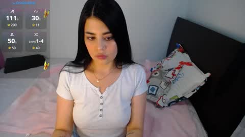 Snapshot of sophy_whiite_ chatting on October 22, 2025, 9:14 pm Sophy online show from October 22, 2025, 9:14 pm