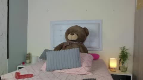 Sofia  online show from October 3, 2025, 9:01 pm