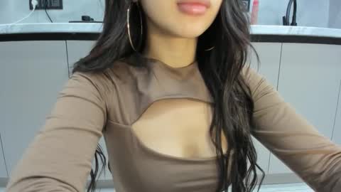 Mia online show from October 3, 2025, 12:29 am