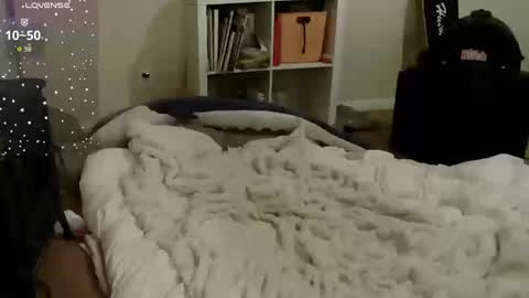 Bunnydathug online show from October 18, 2025, 9:21 am