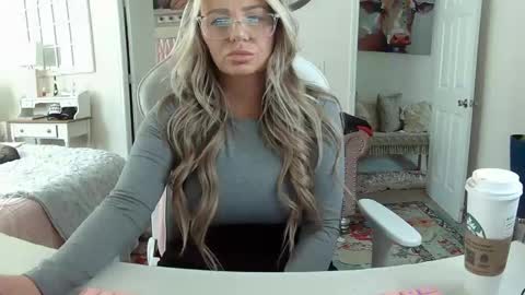 Snapshot of southernbarbii chatting on February 10, 2025, 3:32 pm Your Barbii online show from February 10, 2025, 3:32 pm