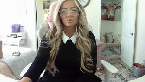 Snapshot of southernbarbii chatting on February 18, 2025, 3:21 pm Your Barbii online show from February 18, 2025, 3:21 pm