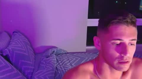 SouthernGuyx online show from November 19, 2025, 2:33 am