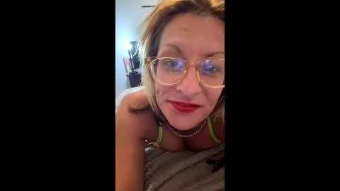 Snapshot of southernmilfmel chatting on May 27, 2026, 3:58 am Southern MILF online show from May 27, 2026, 3:58 am