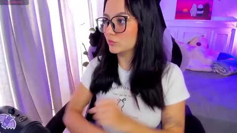 Lili online show from September 12, 2025, 9:37 pm