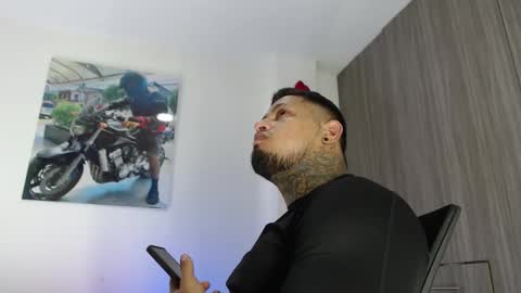 soy_apolo online show from November 4, 2025, 12:37 pm