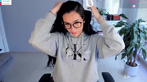 Luisa    online show from January 13, 2025, 9:42 pm