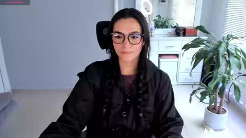 Luisa    online show from January 14, 2025, 9:41 pm