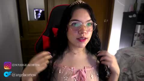 soyangelacortes online show from October 27, 2025, 2:37 am