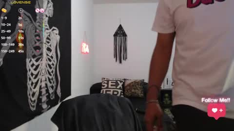Snapshot of soyelcarlitos chatting on April 3, 2026, 4:43 am El Carlitos online show from April 3, 2026, 4:43 am