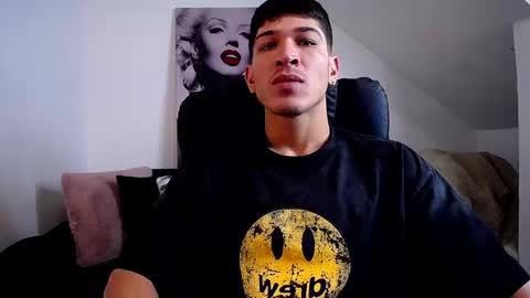 Snapshot of soyraydimarco_ chatting on December 27, 2024, 3:15 pm RayDimarco independent model online show from December 27, 2024, 3:15 pm