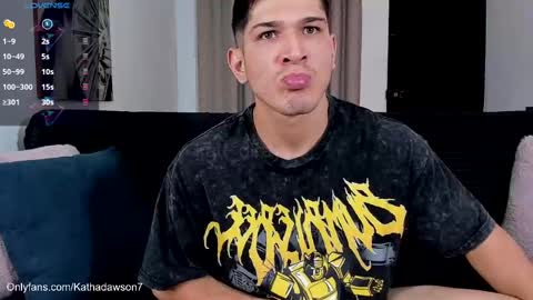 Snapshot of soyraydimarco_ chatting on October 2, 2025, 11:12 pm RayDimarco independent model online show from October 2, 2025, 11:12 pm