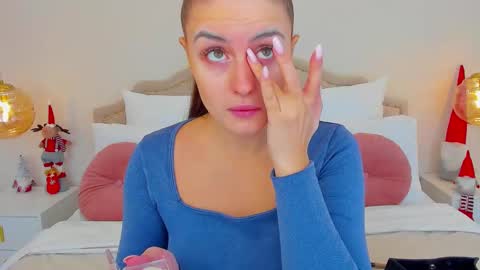 Julia online show from December 20, 2025, 11:28 am