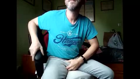 Manu  online show from April 11, 2026, 3:27 pm