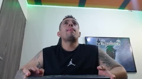 Snapshot of spartacus_cam chatting on September 16, 2025, 5:19 am online show from September 16, 2025, 5:19 am