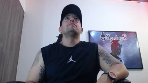 Snapshot of spartacus_cam chatting on September 17, 2025, 5:09 am online show from September 17, 2025, 5:09 am