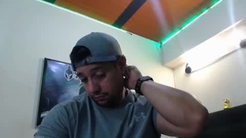Snapshot of spartacus_cam chatting on September 26, 2025, 7:12 am online show from September 26, 2025, 7:12 am