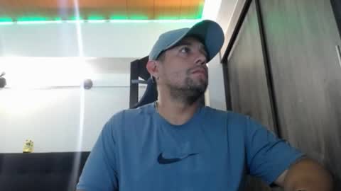 Snapshot of spartacus_cam chatting on April 22, 2026, 5:21 am online show from April 22, 2026, 5:21 am