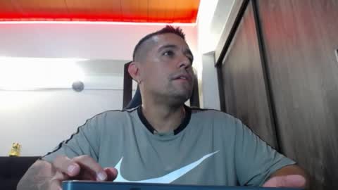 Snapshot of spartacus_cam chatting on April 29, 2026, 5:22 am online show from April 29, 2026, 5:22 am