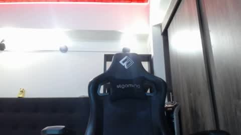 Snapshot of spartacus_cam chatting on May 25, 2026, 4:18 am online show from May 25, 2026, 4:18 am