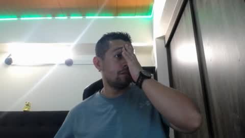 Snapshot of spartacus_cam chatting on June 4, 2026, 6:08 am online show from June 4, 2026, 6:08 am