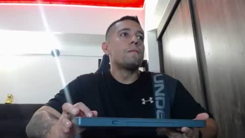 Snapshot of spartacus_cam chatting on June 16, 2026, 5:10 am online show from June 16, 2026, 5:10 am