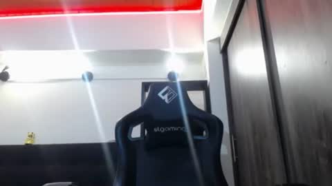 Snapshot of spartacus_cam chatting on June 17, 2026, 5:10 am online show from June 17, 2026, 5:10 am