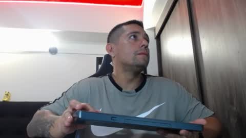 Snapshot of spartacus_cam chatting on June 19, 2026, 5:23 am online show from June 19, 2026, 5:23 am