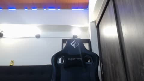 Snapshot of spartacus_cam chatting on June 21, 2026, 5:21 am online show from June 21, 2026, 5:21 am