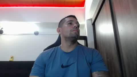 Snapshot of spartacus_cam chatting on June 22, 2026, 5:15 am online show from June 22, 2026, 5:15 am