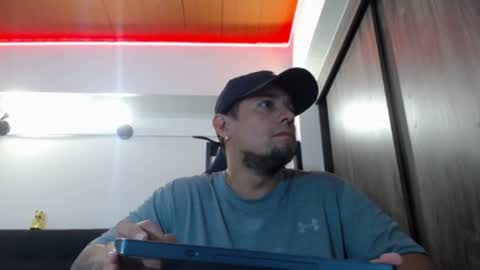 Snapshot of spartacus_cam chatting on July 7, 2026, 4:59 am online show from July 7, 2026, 4:59 am
