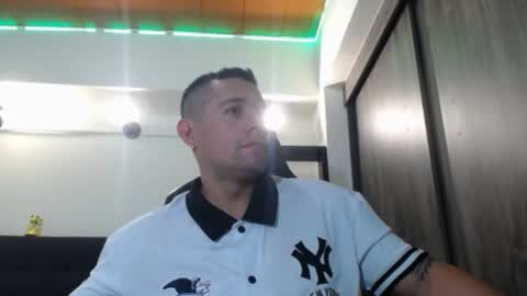 Snapshot of spartacus_cam chatting on July 15, 2026, 5:12 am online show from July 15, 2026, 5:12 am