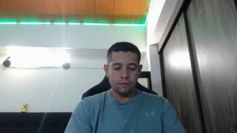 Snapshot of spartacus_cam chatting on July 17, 2026, 4:52 am online show from July 17, 2026, 4:52 am