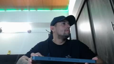 Snapshot of spartacus_cam chatting on July 26, 2026, 5:37 am online show from July 26, 2026, 5:37 am