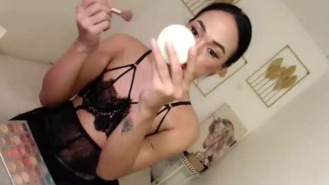 Snapshot of spicy_kinky chatting on January 19, 2025, 11:45 am Alora online show from January 19, 2025, 11:45 am