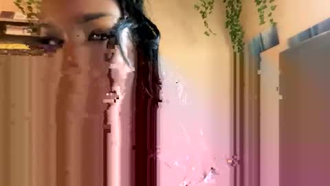 Royalty online show from September 15, 2025, 9:26 pm