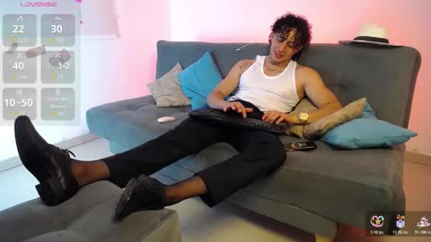 Snapshot of spike_spigell chatting on November 22, 2025, 10:20 pm Spike Spigell online show from November 22, 2025, 10:20 pm