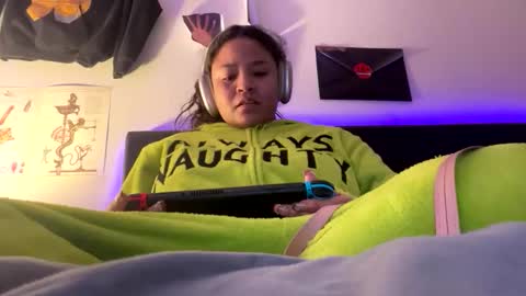 Snapshot of splashvirus chatting on February 4, 2026, 5:02 am splashvirus online show from February 4, 2026, 5:02 am