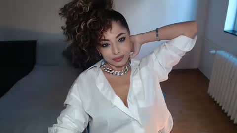 Doll online show from October 10, 2025, 9:41 am