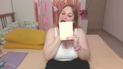  Lily  online show from June 4, 2026, 9:21 pm