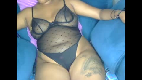 Snapshot of squirtqueen333 chatting on January 23, 2025, 10:11 am shana online show from January 23, 2025, 10:11 am