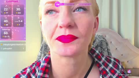 Snapshot of squirtymom chatting on December 2, 2024, 8:33 pm Alisa online show from December 2, 2024, 8:33 pm